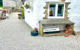 Romantic Log-Burner Cornish Cottage Private Garden Dogs Welcome